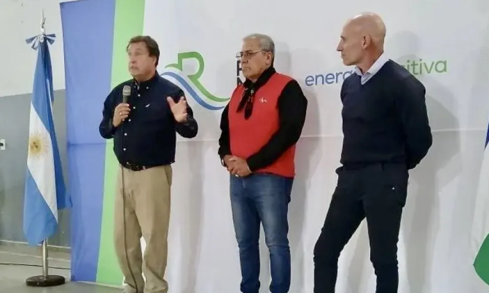 El gobernador Weretilneck recorrió Mainqué, Godoy y Regina para firmar convenios por obras. (Foto gentileza)