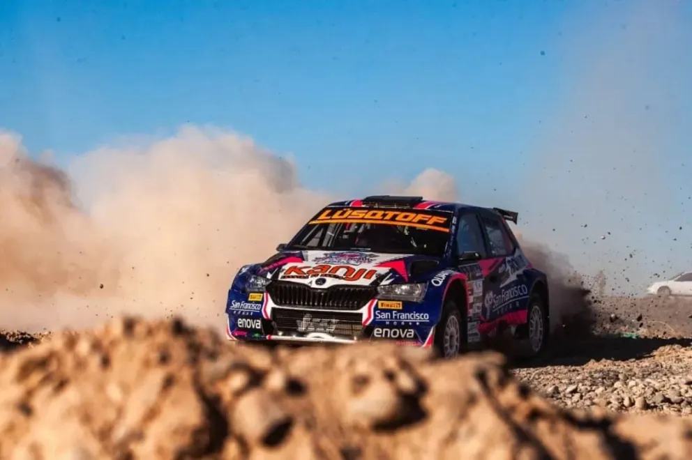 Gastón Pasten y Matías Ramos (Skoda) lograron mantenerse en la cima. (Foto Rally Argentino)
