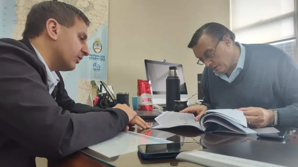 Mineri en las oficinas de Vialidad 