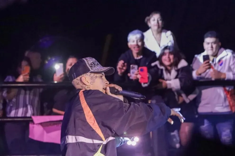 Locura por la llegada de L-Gante Río Negro. Fotos: Tania Domenicucci. ANRoca