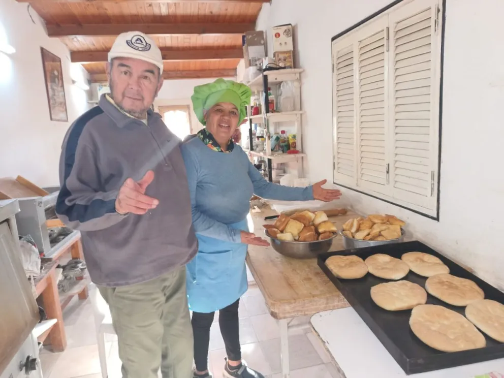Carmela y Osmar en el primer día del merendero. Foto: 7 en Punto 
