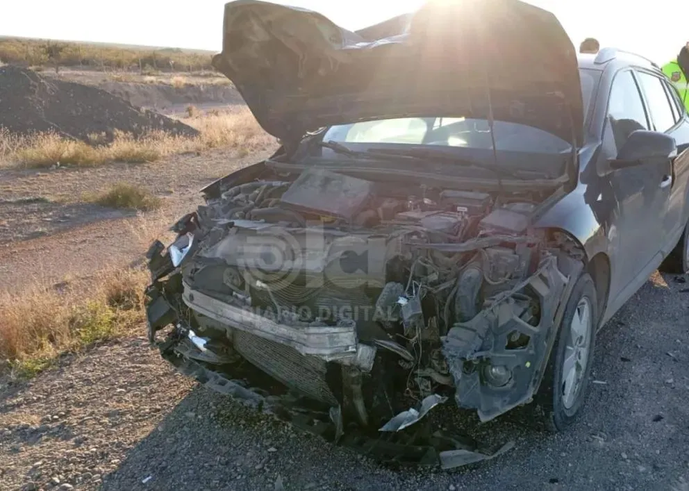 En el Renault Megane viajaban dos personas oriundas de Comodoro Rivadavia (foto gentileza).