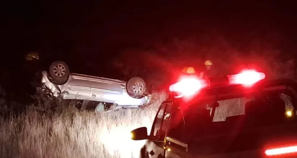 Así terminó el vehículo (foto gentileza FM Éxitos/General Conesa).