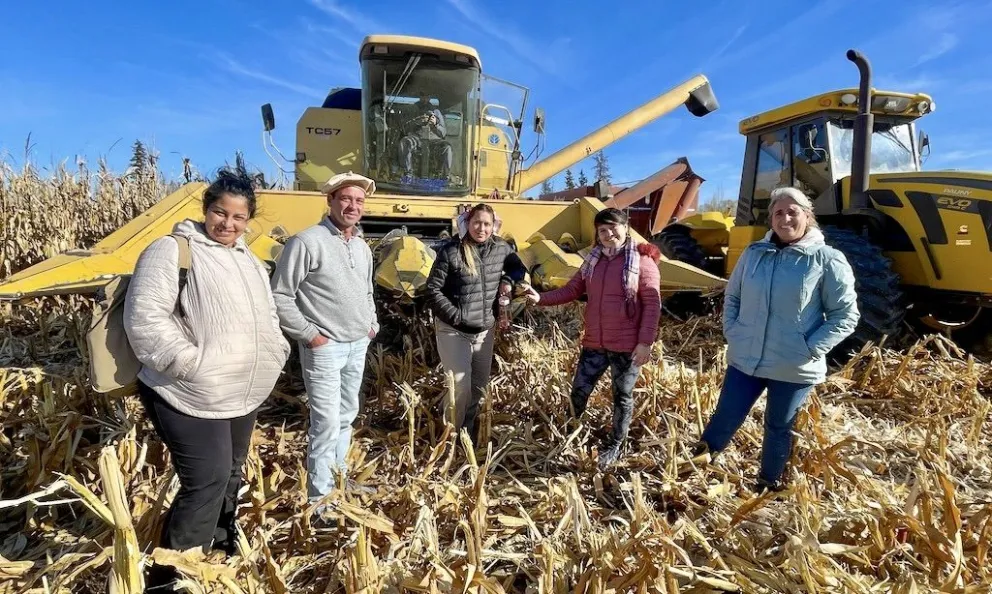 Estudiantes y docentes del CEAER 