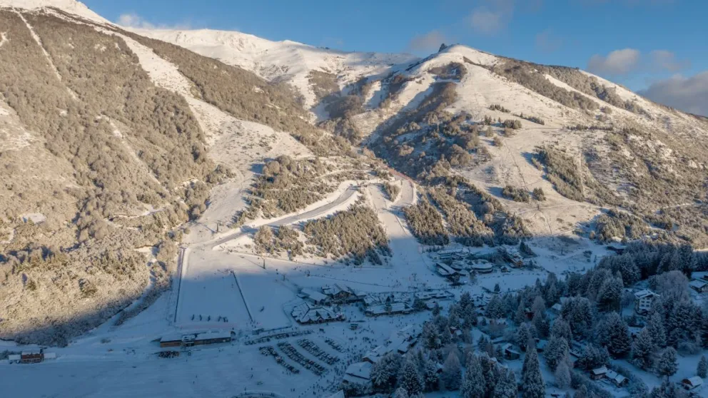El desfile se realizó con la montaña totalmente nevada 
