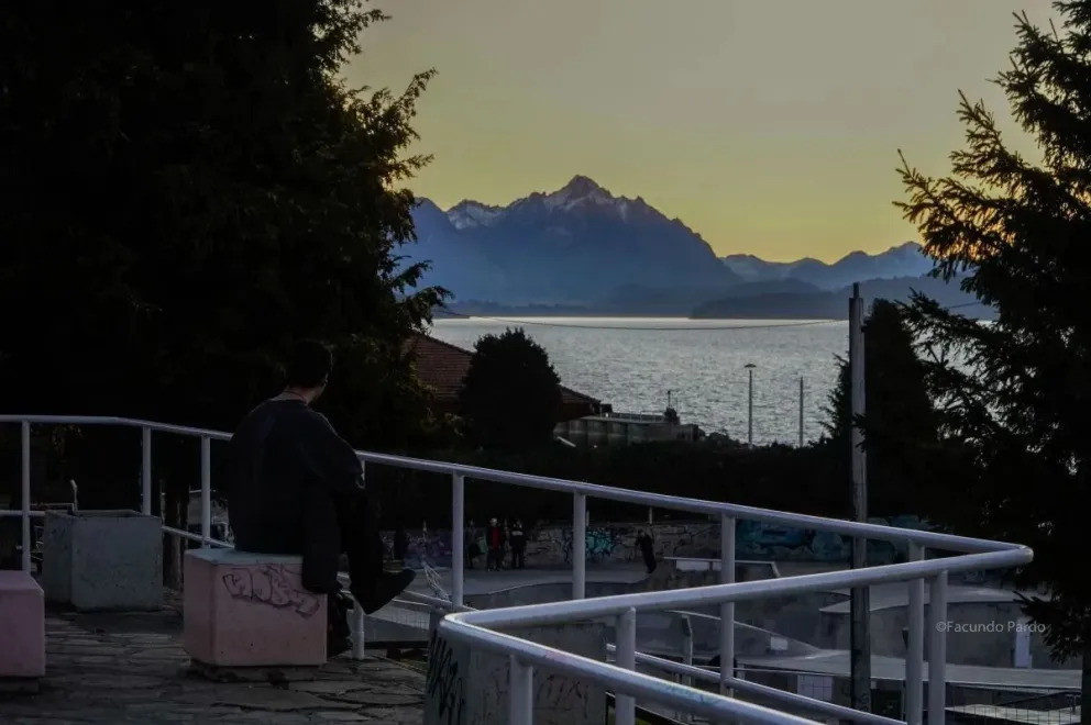 Lago, costa y edificios históricos, entre los atractivos de la costanera de Bariloche 