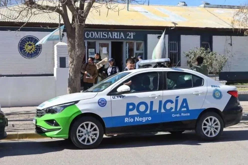 Dos uniformados que se desempeñan en Roca fueron detenidos. | Foto (Tania Domenicucci-ANR)