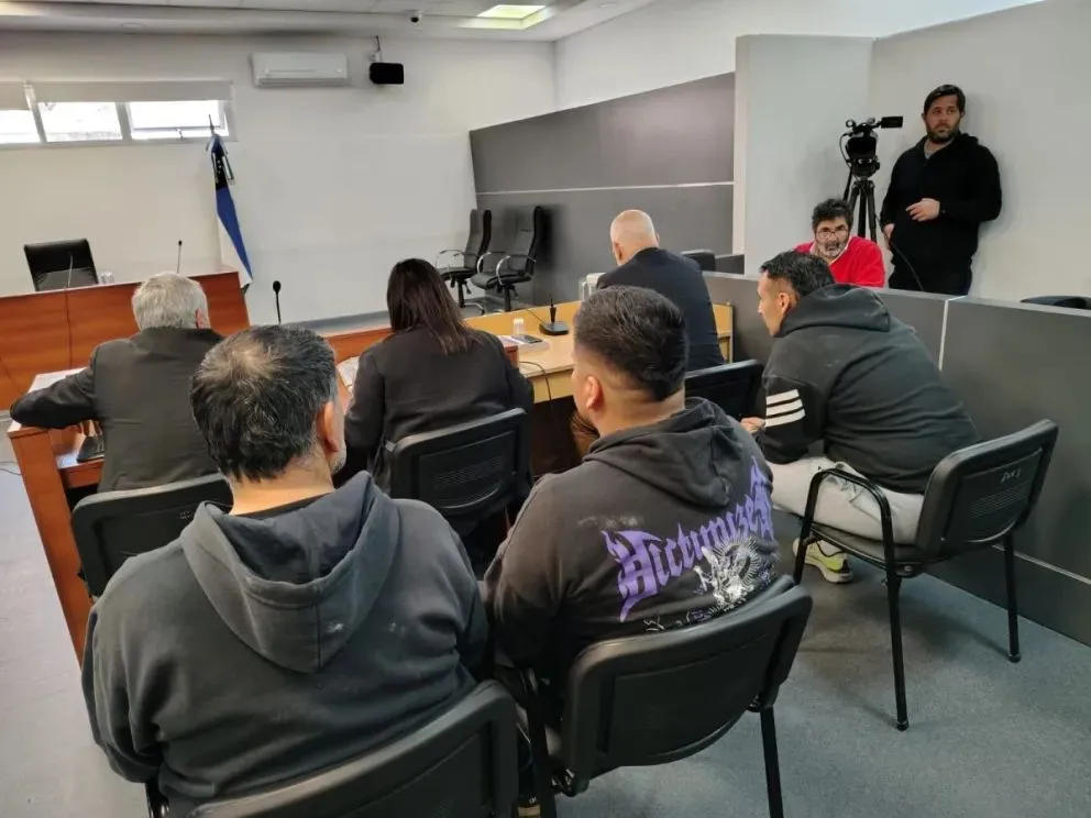 Los tres policías imputados estuvieron durante la formulación de cargos. Foto: Cipo360.