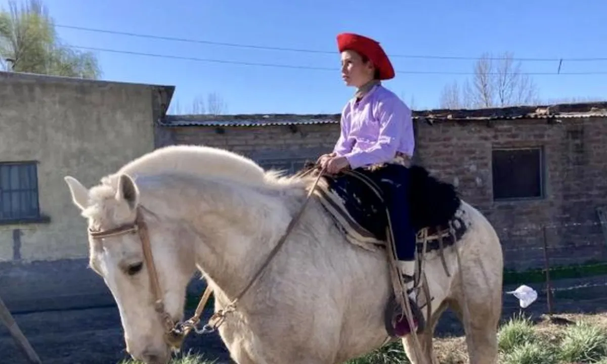 A los 7 años cabalgó 188 km para llegar a Ceferino: hoy, con 12, Emilio ...