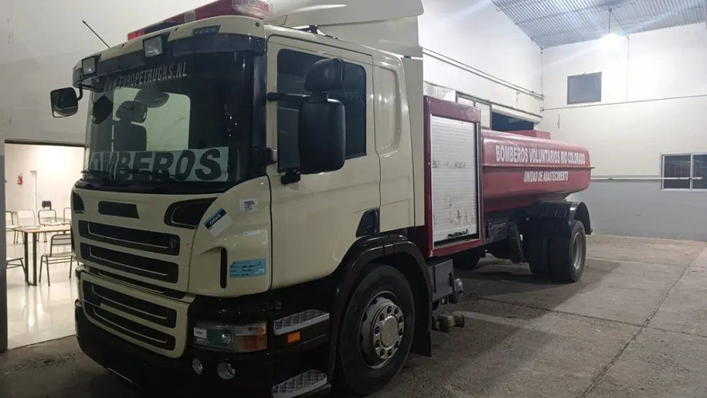 El camión tiene una capacidad de 11.000 litros