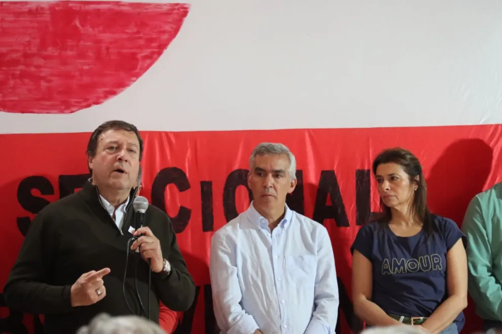Weretilneck junto a los candidatos y militantes radicales, en el acto que convocó a más de 300 personas en General Roca
