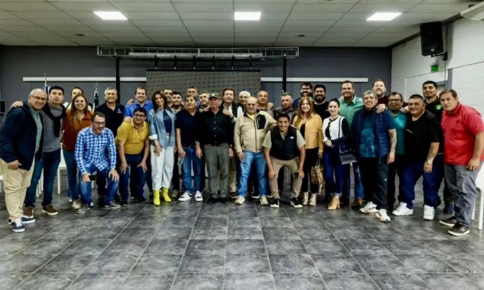 Los candidatos de Juntos Defendemos Río Negro y el Gobernador compartieron un encuentro junto a más de quince gremios de la provincia.