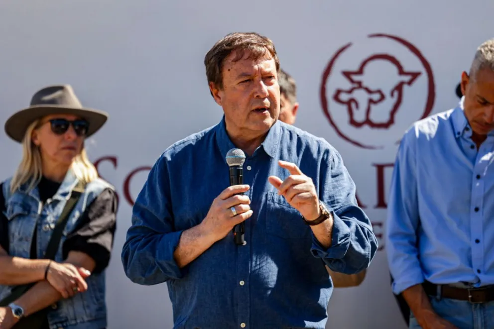 El gobernador paseó por el predio de la Sociedad Rural 