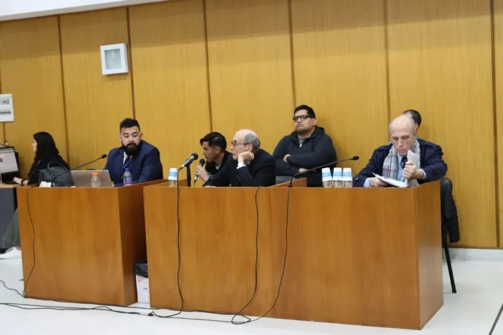 Los tres policías en el juicio por el Caso Solano II: el tribunal absolvió a Toledo y Muñoz, y declaró culpable a Etchegaray por el delito de vejaciones. Foto (Tania Domenicucci)