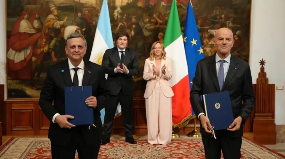 El primer acuerdo entre EI e YPF se celebró en junio de este año y al acto asistieron el Presidente Javier Milei y la Presidenta del Consejo de Ministros de Italia, Giorgia Meloni.