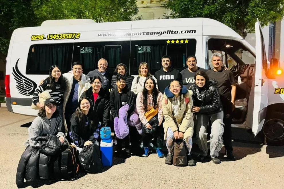Los chicos antes de emprender el viaje hacia Bariloche. Foto: CEAER.