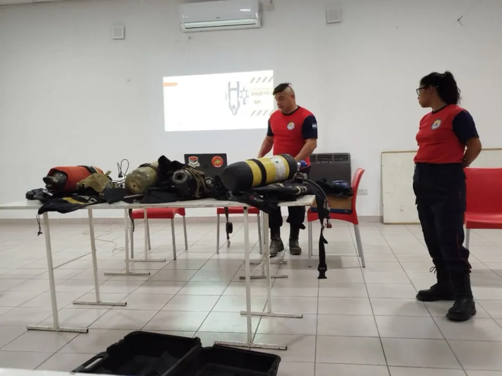 Cartolano destacó que los Bomberos Voluntarios están en constante preparación.