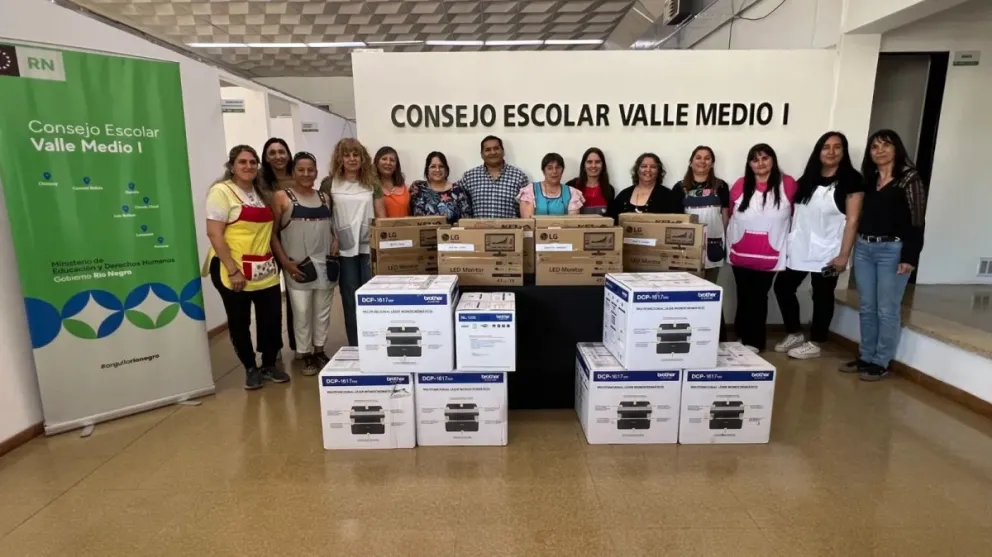 Nuevos equipos informáticos para escuelas de Valle MedioCrédito: Gobierno de Rio Negro