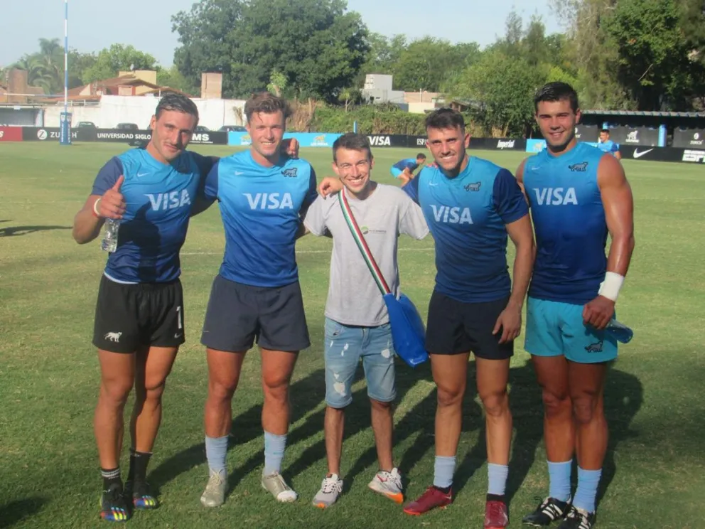 Agustín en una de sus coberturas difundiendo el deporte amateur. 
