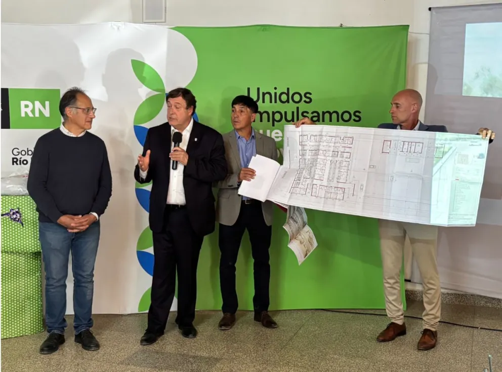 Acto en el Centro de Jubilados de Darwin, donde hicieron aportes y apertura de sobres para la construcción del Hospital. Fotos: 7 en Punto. 