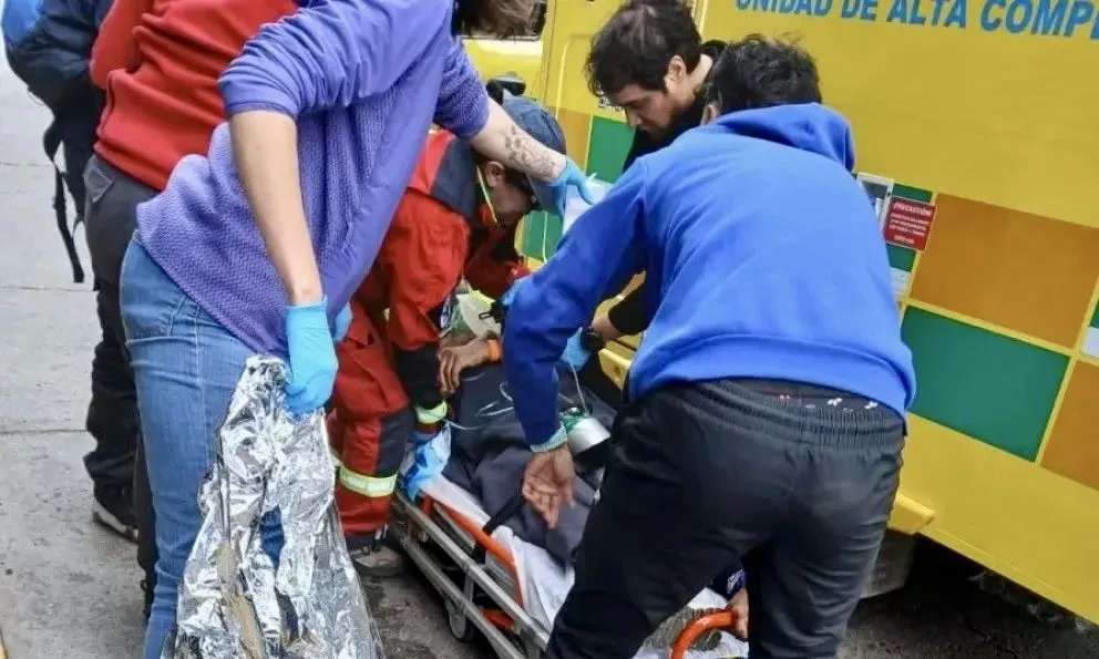 Practicaron maniobras de reanimación al corredor que se descompensó llegando a la meta.