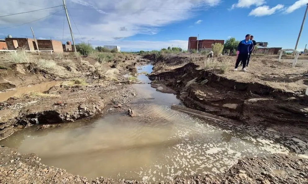 Tareas en Chimpay por tormenta 