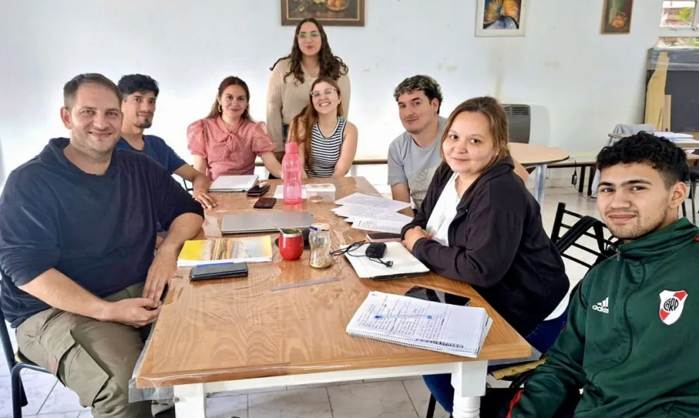 Jóvenes estudiantes brindan asesoramiento gratuito en Choele Choel 