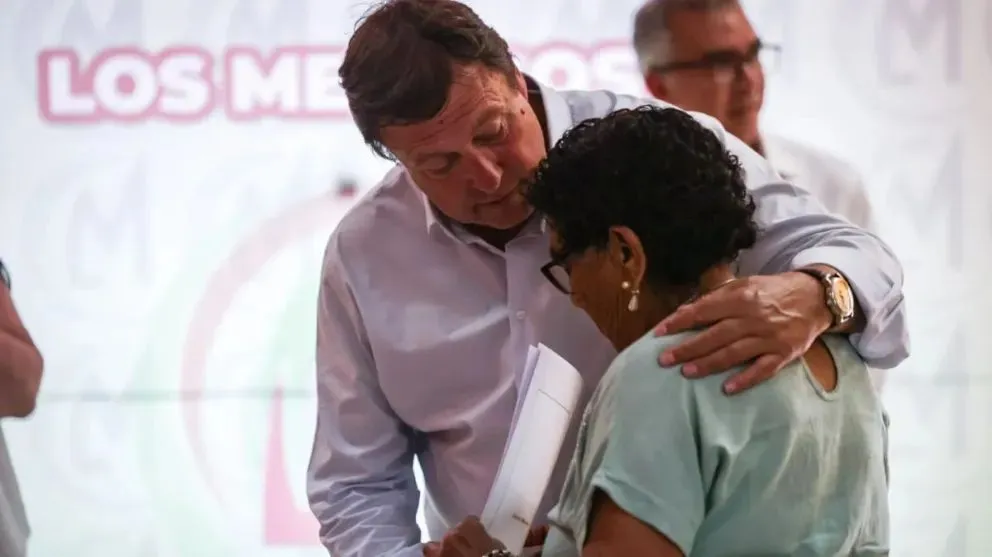 Anuncios y alegría de los vecinos marcaron la jornada en Los Menucos. Foto: Gentileza Gob. Río Negro