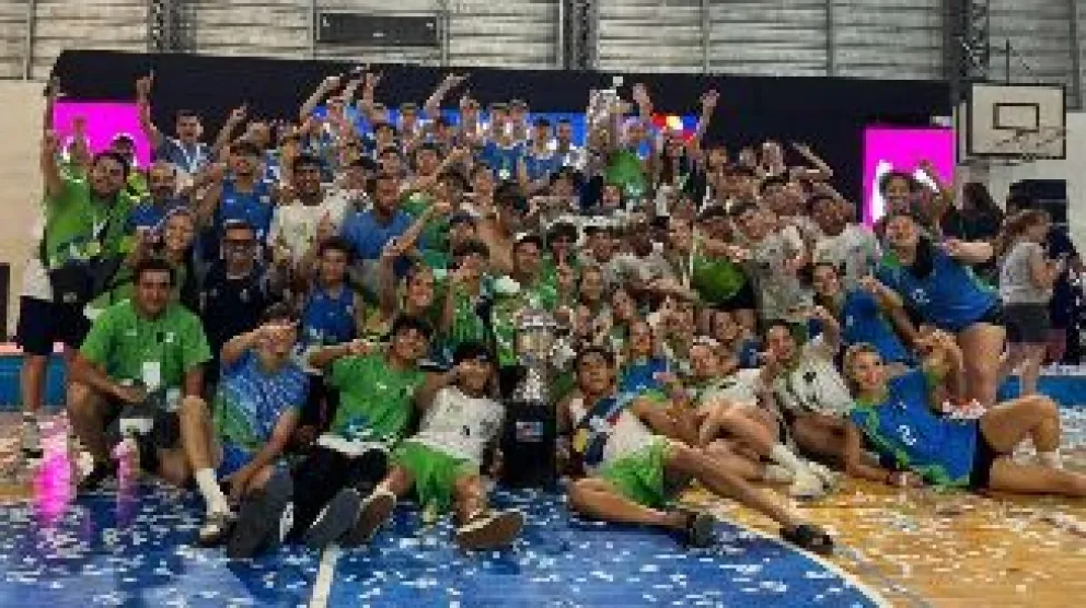 La delegación rionegrina, campeona en La Pampa.Crédito: Deportes