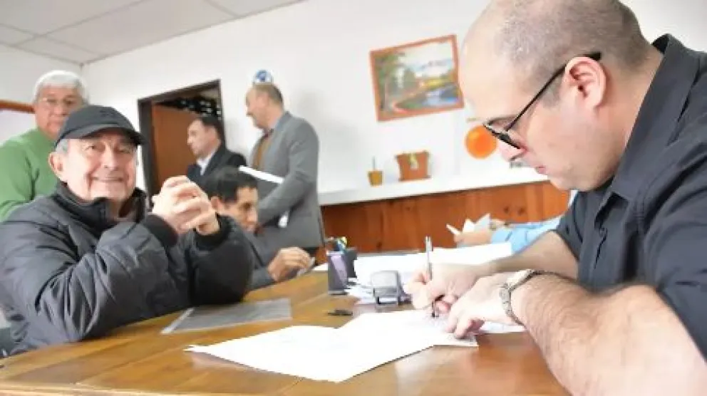 El pago alcanzará a 3016 agentes retirados o pensionados.Crédito: Gobierno de Río Negro