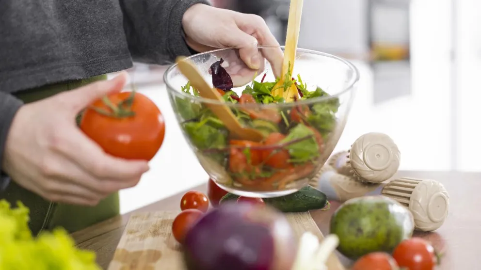 Se recomienda mantener la higiene estricta de manos, superficies y utensilios antes y después de manipular alimentosCrédito: Gobierno de Río Negro