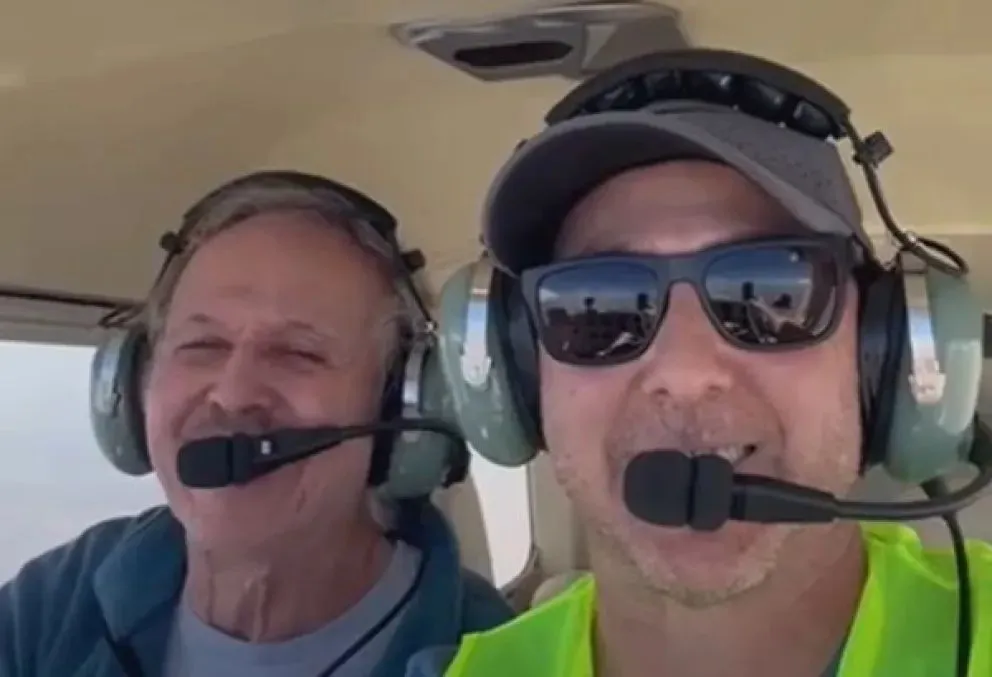 Rubén y Gastón Pierroni volaron sobre la cordillera a casi 4.000 metros para representar al Aeroclub de Villa Regina en Villarrica. Foto: gentileza.