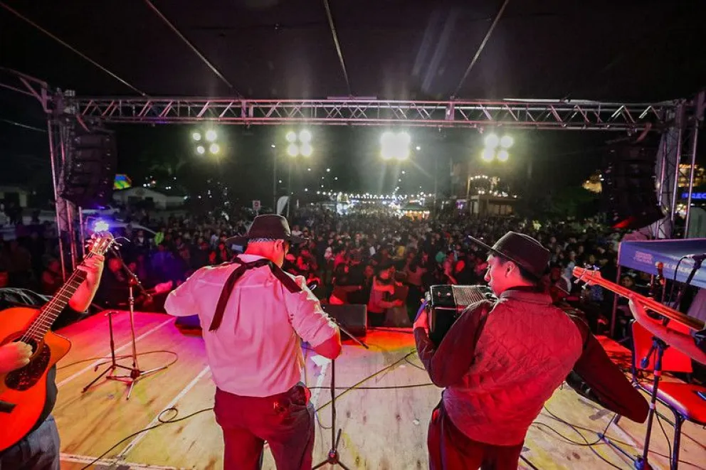 Río Negro se prepara para celebrar el fin de semana largo de Carnaval con festivales y actividades culturales desde la Cordillera hasta la Costa Atlántica.