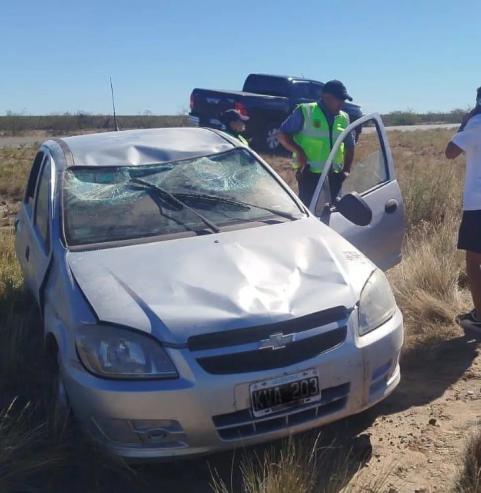 El siniestro ocurrió en el kilómetro 973 de la Ruta 22, a unos 20 kilómetros de Choele Choel.