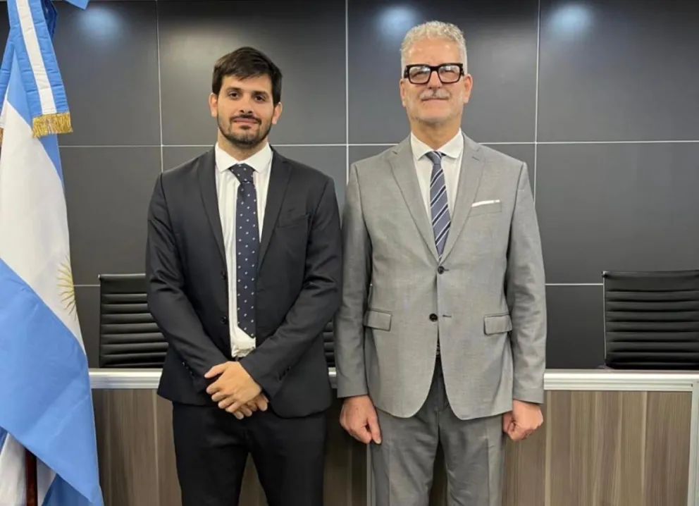 El juez del STJ, Sergio Barotto, tomó juramento a los nuevos magistrados y funcionarios judiciales, completando así la estructura del fuero penal en la Segunda Circunscripción Judicial de Río Negro.