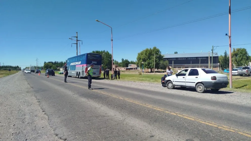 La Policía de Río Negro reforzó operativos en rutas y terminales durante el fin de semana largo.