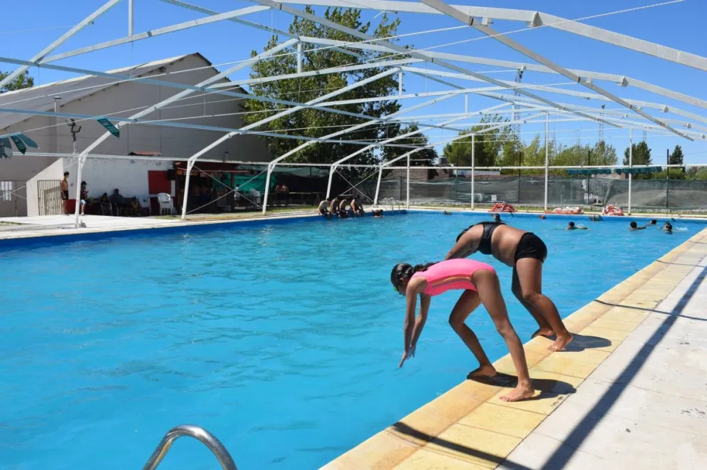 La pileta municipal de Luis Beltrán abre sus puertas con acceso libre y gratuito hasta fin de mes.
