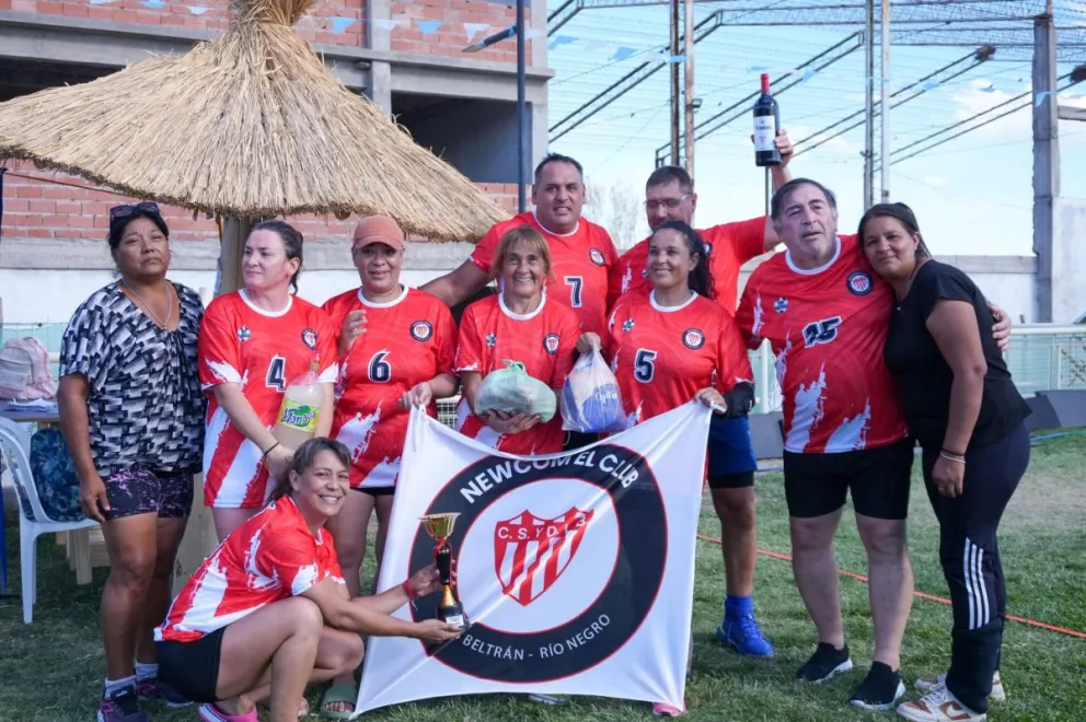 Siete equipos del Valle Medio participaron del 2° Torneo de Newcom en Darwin, donde “Los Titanes” de Coronel Belisle se consagraron campeones.