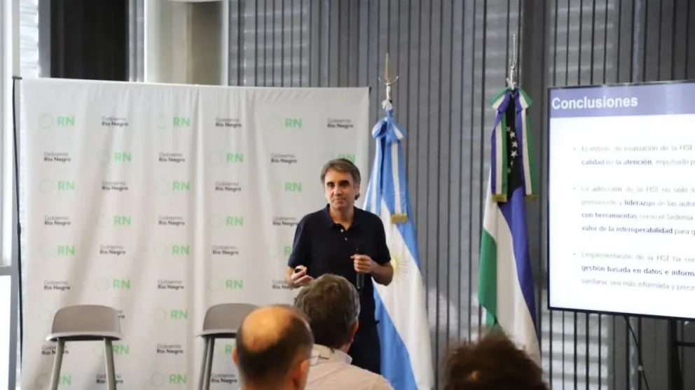 El programa tiene una carga de 20 horas y se dicta bajo una modalidad virtual y presencial