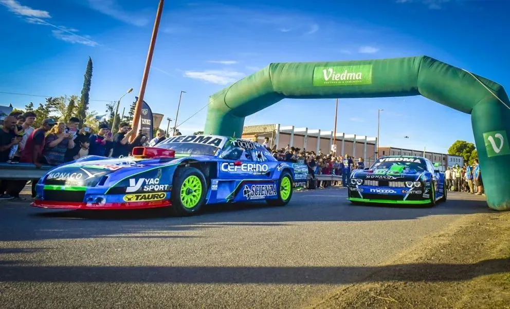 Fiesta total en Viedma para la presentación del Turismo Carretera. 