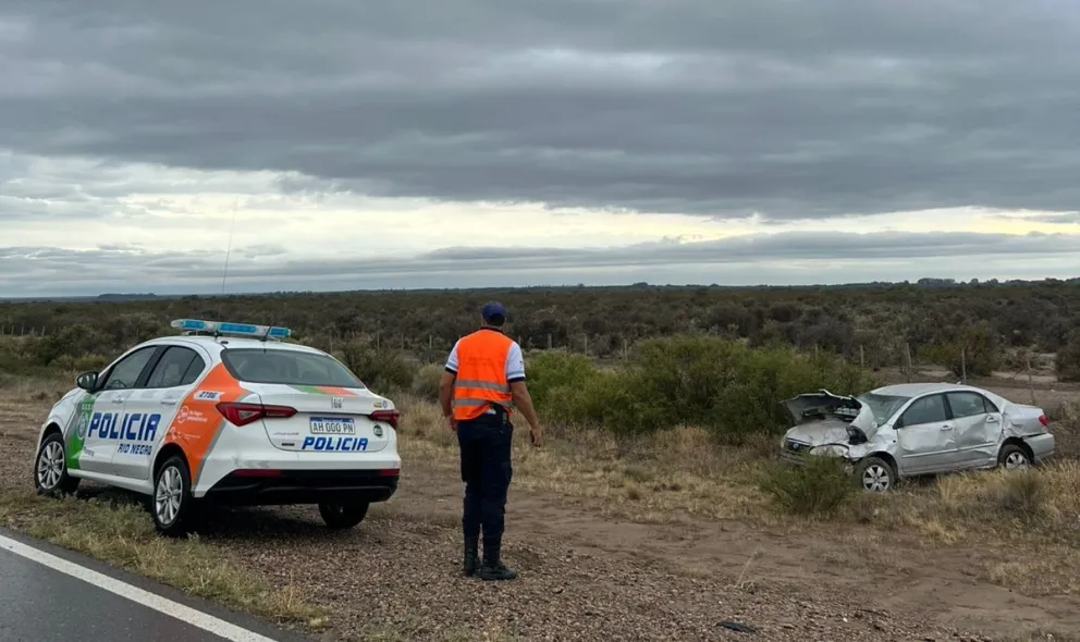 El vehículo quedó volcado al costado de la Ruta Nacional 250, a la altura del kilómetro 218.