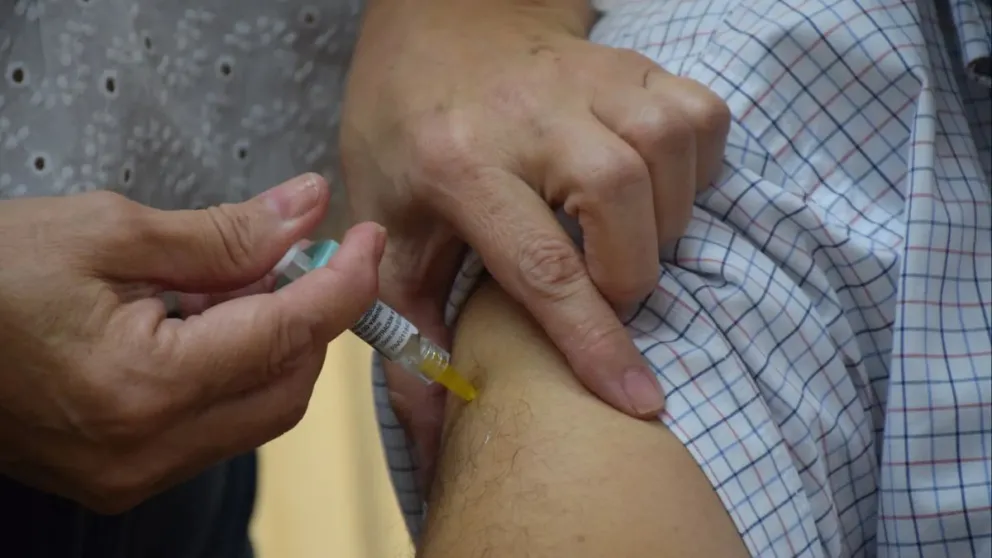 La vacuna es totalmente gratuita, voluntaria y puede aplicarse en vacunatorios y centros de salud rionegrinos.