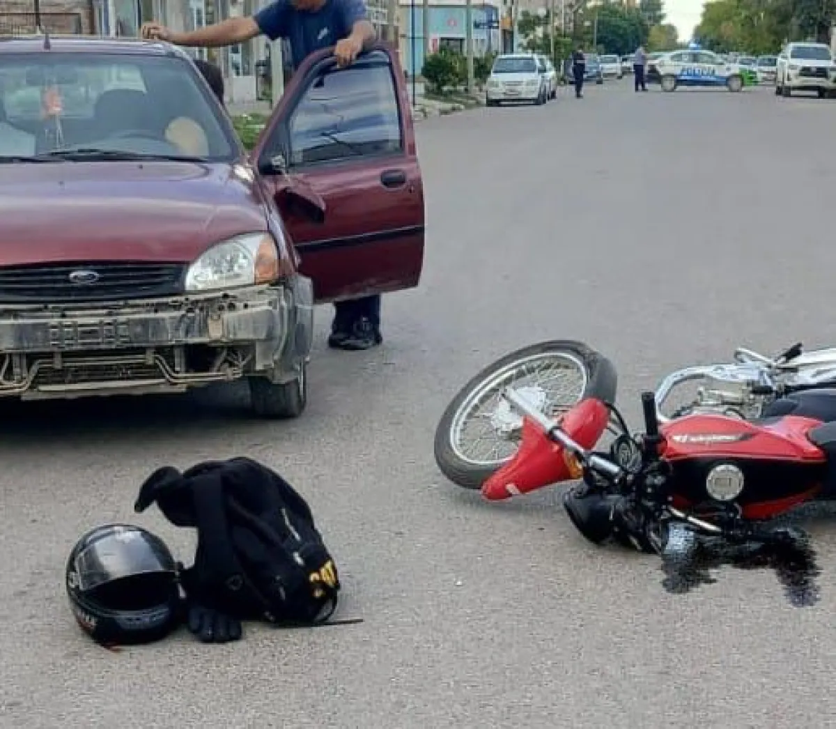 Choque entre un auto y una moto en Lamarque | 7enpunto