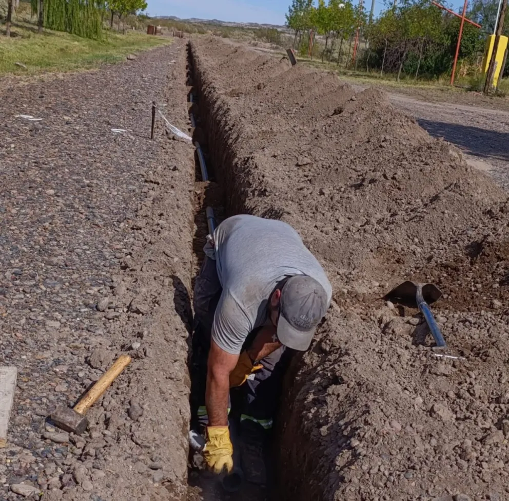 Aguas Rionegrinas concreta la extensión de la red de agua en Chelforó