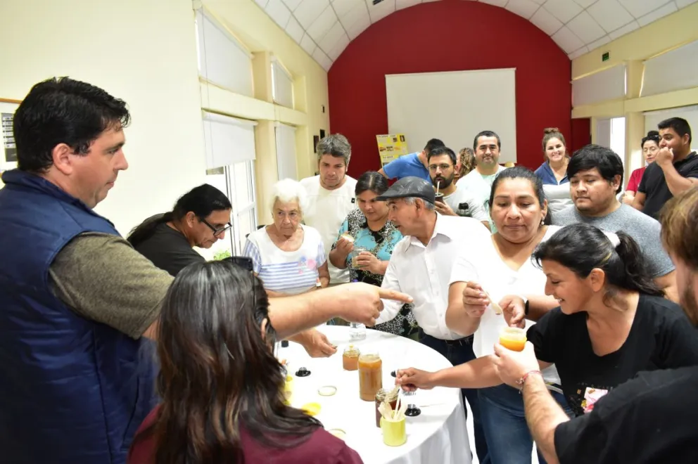 La capacitación apunta a fortalecer conocimientos técnicos y generar nuevas oportunidades productivas vinculadas a la apicultura en la región.
