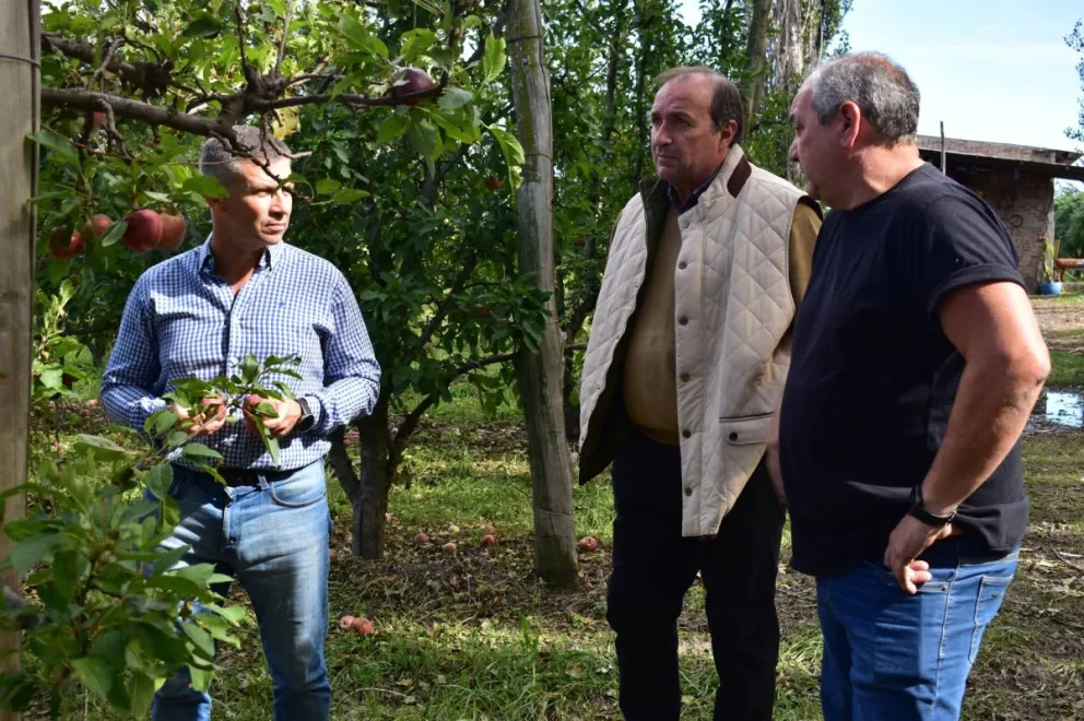 Robin del Río participó de la recorrida junto a funcionarios provinciales y referentes del sector productivo.