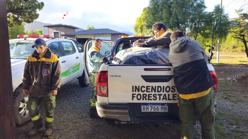 Brigadistas del SPLIF realizan tareas de asistencia Crédito: Gobierno de Río Negro