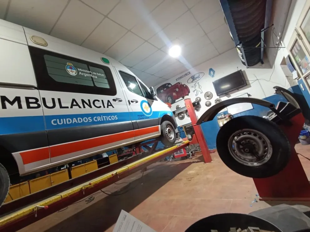 El aporte de la cooperadora fortalece el funcionamiento de la ambulancia destinada a traslados de alta complejidad.