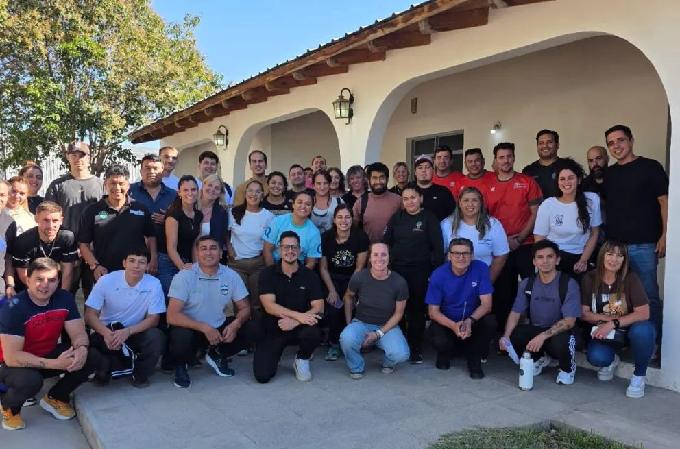Durante la jornada también se avanzó en la organización de los Juegos Rionegrinos 2026 y en nuevas herramientas de acompañamiento para clubes e instituciones deportivas.
