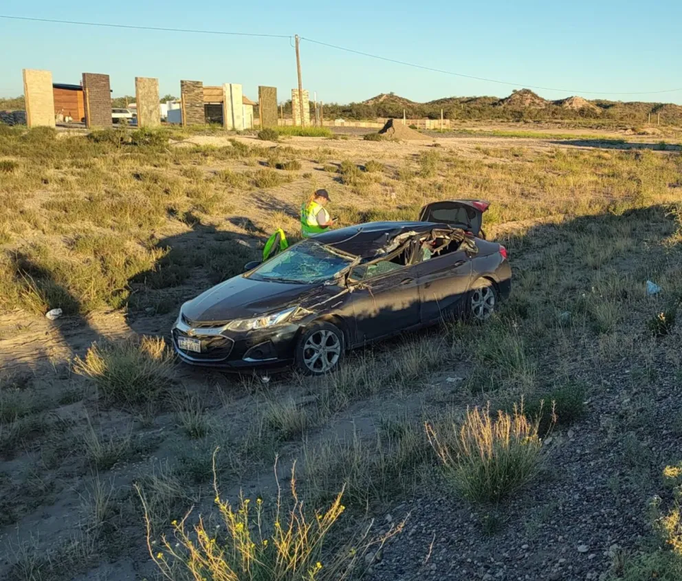 Los ocupantes del vehículo menor, un hombre y su hijo de 12 años, fueron trasladados al hospital de Choele Choel para estudios de mayor complejidad.